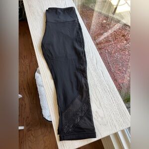 Lululemon leggings-only worn once SIZE 10. 29in in length from waistband-ankle